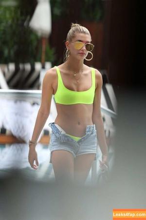 Hailey Bieber photo #0444