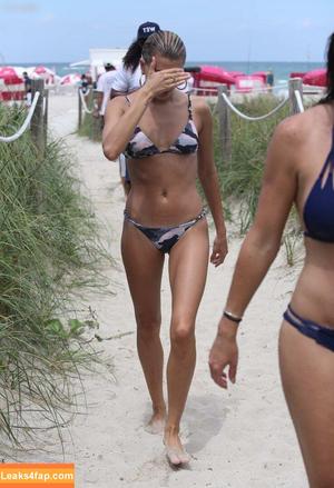 Hailey Bieber photo #0467