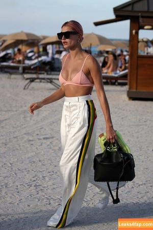 Hailey Bieber photo #0487