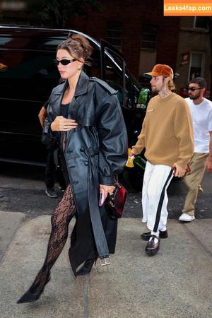 Hailey Bieber photo #0597