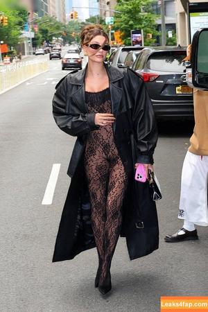 Hailey Bieber photo #0599