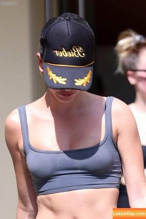 Hailey Bieber фото #0616
