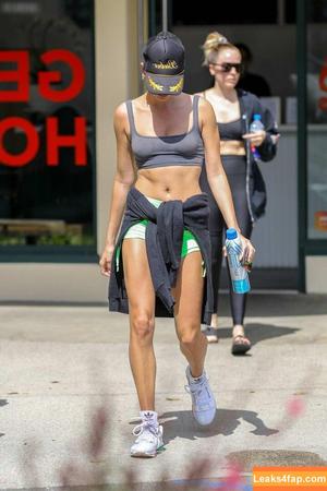 Hailey Bieber фото #0627