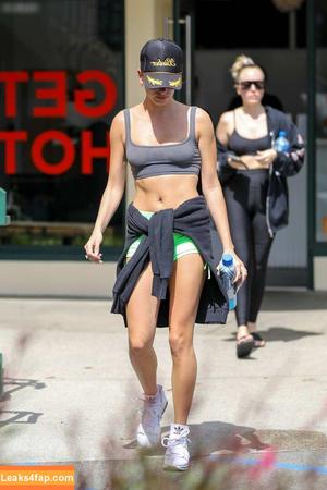 Hailey Bieber фото #0628