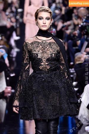 Hailey Bieber photo #0661