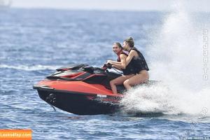 Hailey Bieber photo #0672