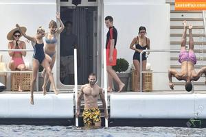 Hailey Bieber photo #0674