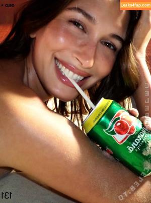 Hailey Bieber photo #0694