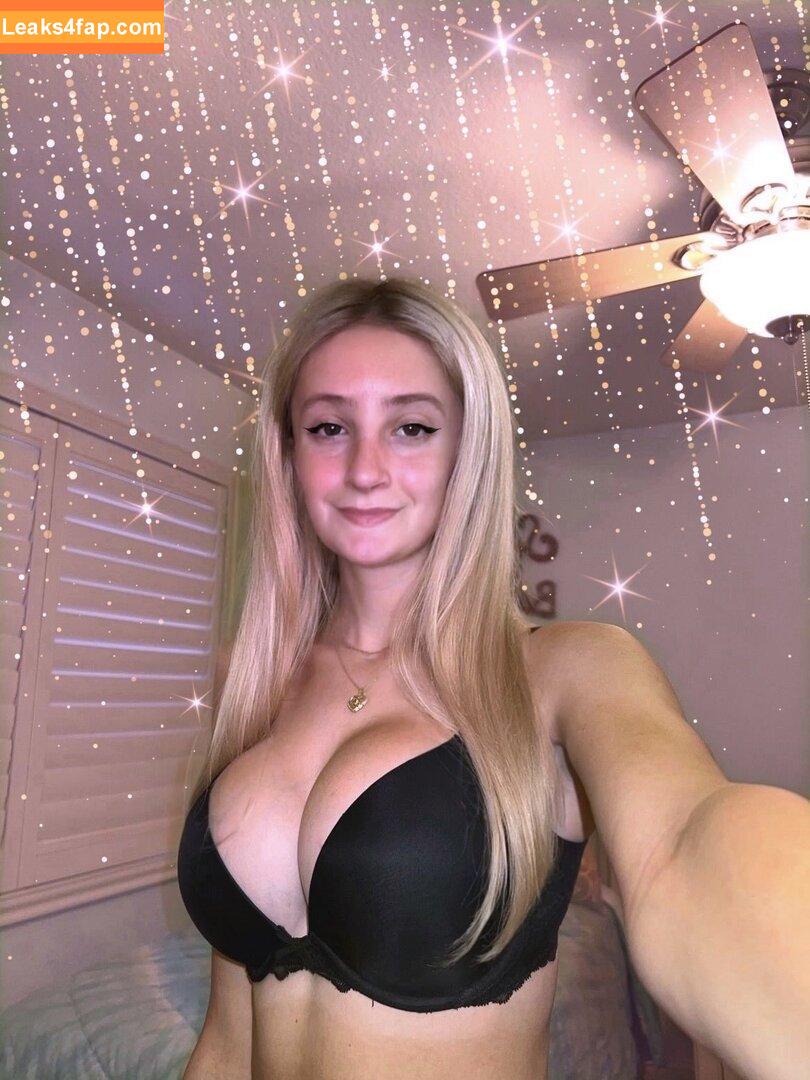 Hailey Sinclair /  leaked photo photo #0001