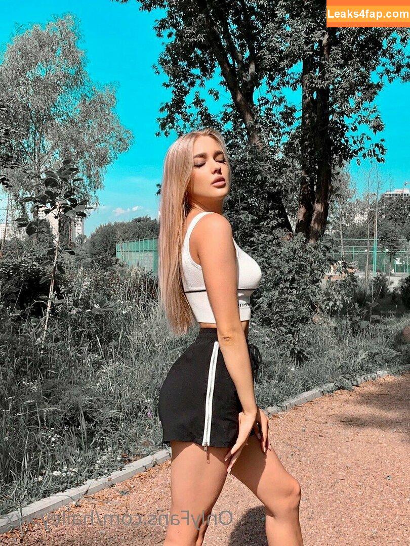 hailey.xxx / _.xx.hailey.xx._ leaked photo photo #0012