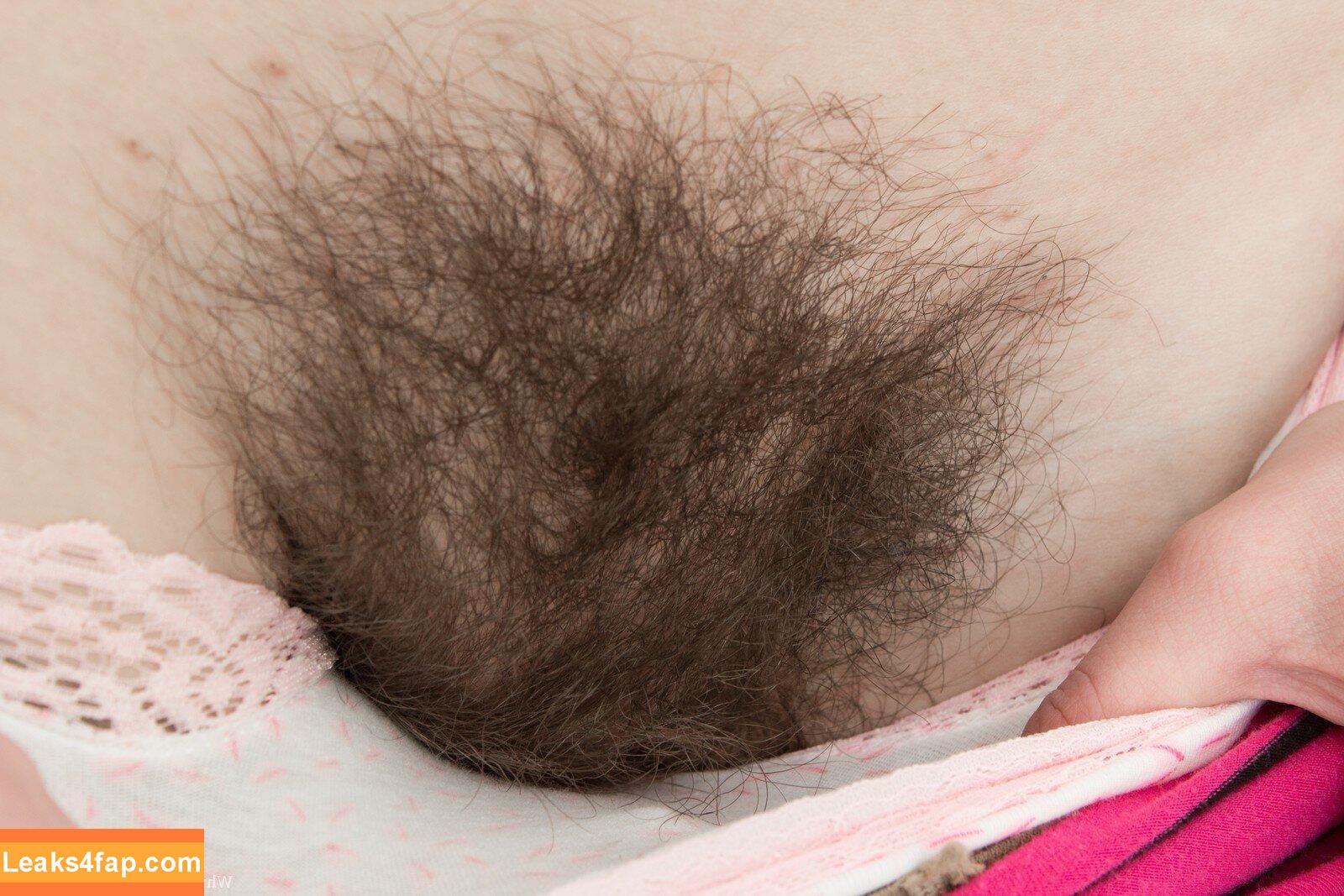 Hairy Women / HairyFairy420 / ig_naturals / pearlygirly06 leaked photo photo #0753