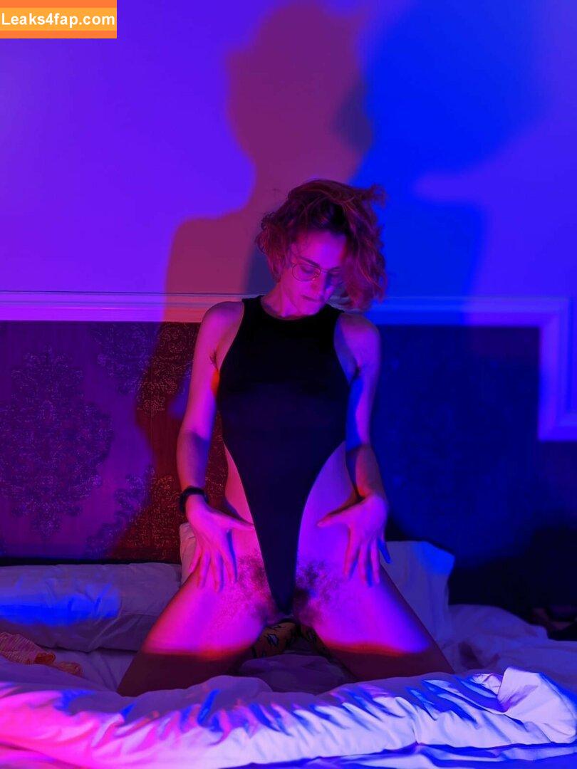 Hairy Women / HairyFairy420 / ig_naturals / pearlygirly06 leaked photo photo #0932