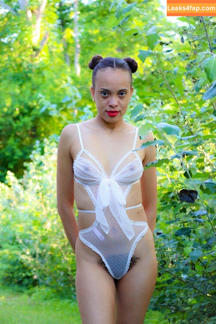 Hairy Women / HairyFairy420 / ig_naturals / pearlygirly06 leaked photo photo #0990