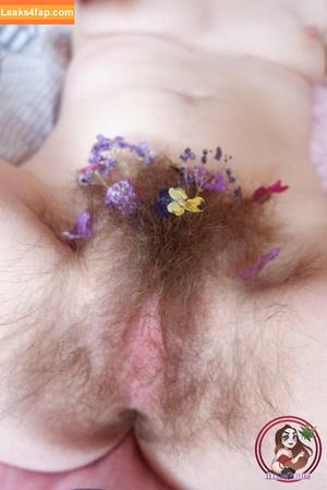 Hairy Women photo #0577