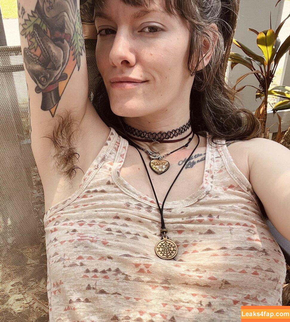 Hairy Women / HairyFairy420 / ig_naturals / pearlygirly06 leaked photo photo #1950