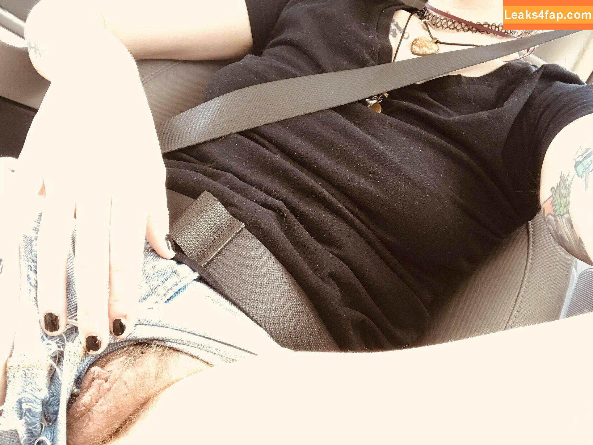 Hairy Women / HairyFairy420 / ig_naturals / pearlygirly06 leaked photo photo #1983