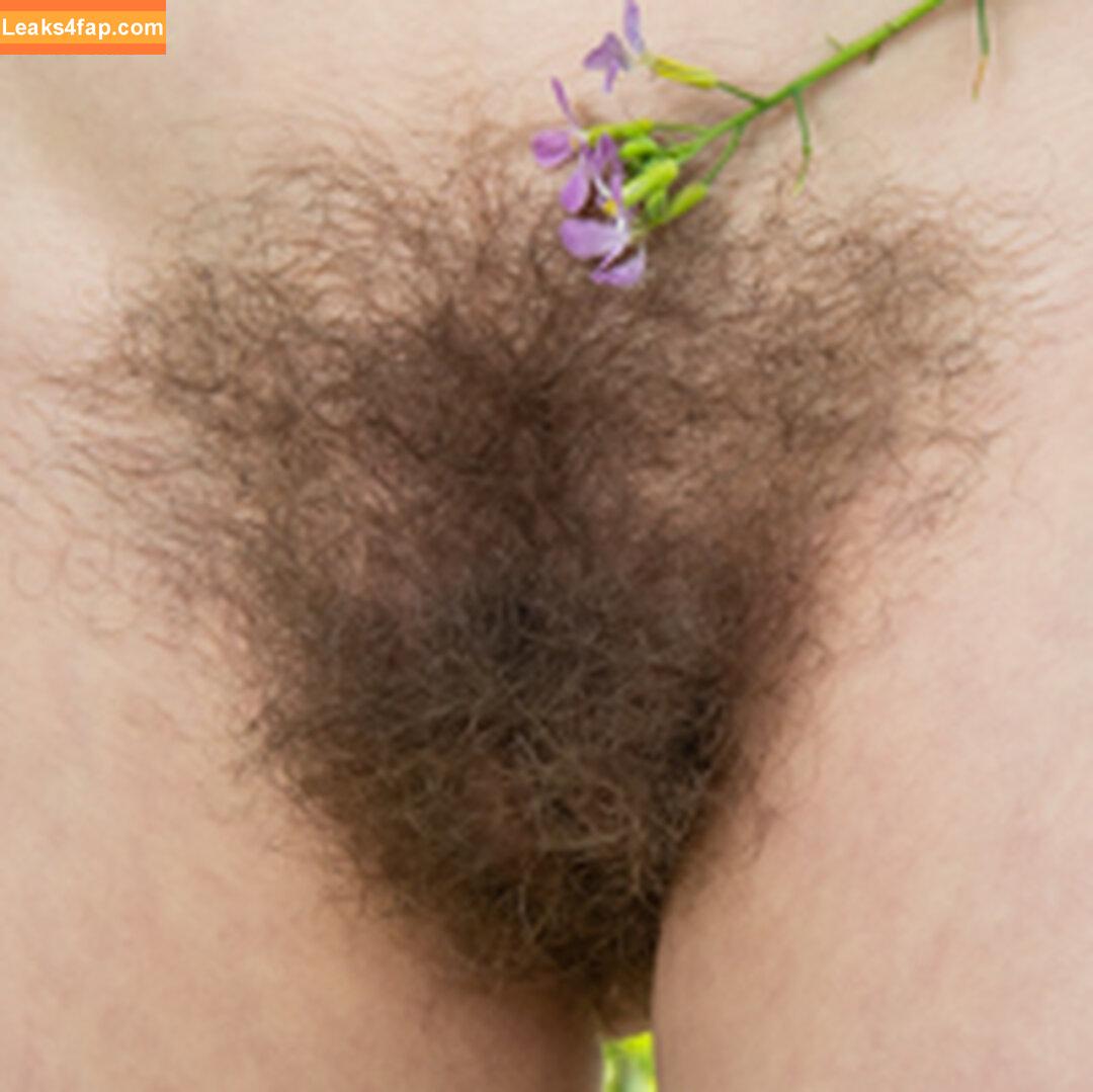Hairy Women / HairyFairy420 / ig_naturals / pearlygirly06 leaked photo photo #2964