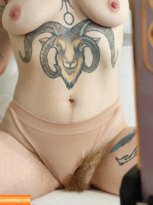 Hairy Women / HairyFairy420 / ig_naturals / pearlygirly06 leaked photo photo #3037