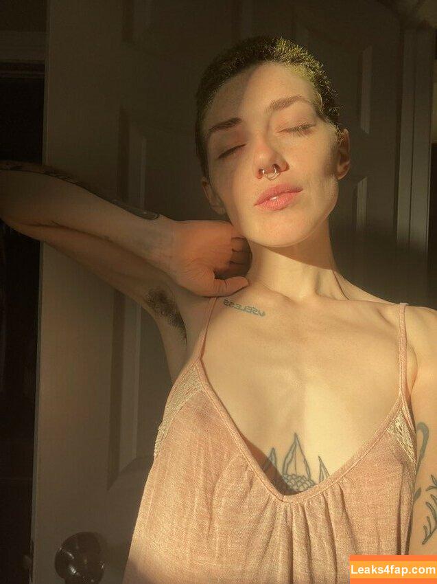 Hairy Women / HairyFairy420 / ig_naturals / pearlygirly06 leaked photo photo #3129