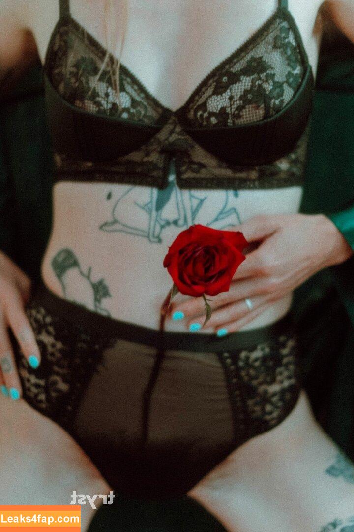 Hairy Women / HairyFairy420 / ig_naturals / pearlygirly06 leaked photo photo #3161