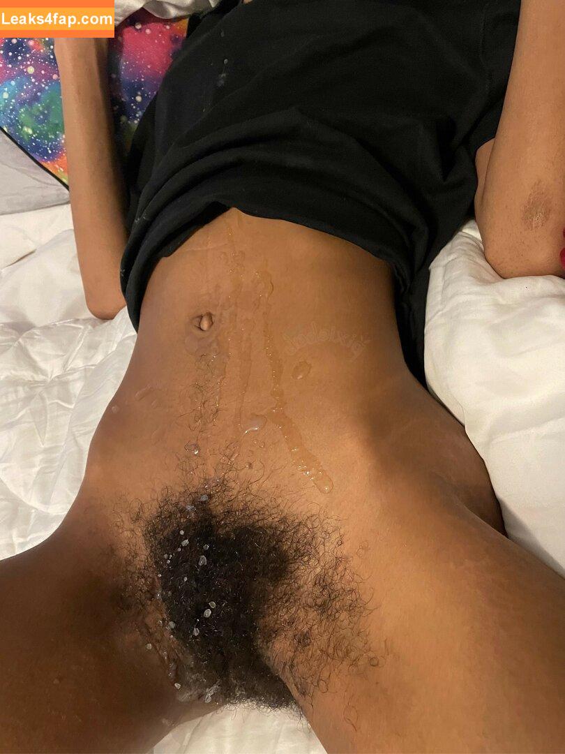 Hairy Women / HairyFairy420 / ig_naturals / pearlygirly06 leaked photo photo #3408