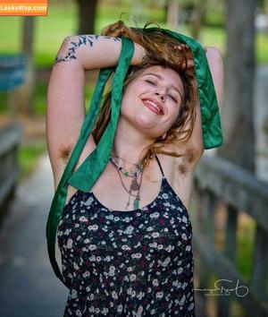 Hairy Women photo #3076