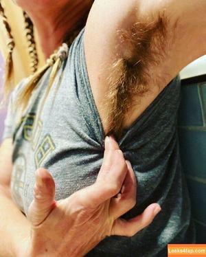 Hairy Women photo #3093