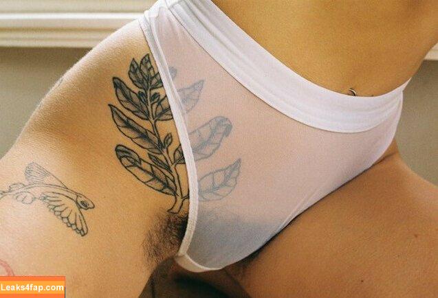 Hairy Women / HairyFairy420 / ig_naturals / pearlygirly06 leaked photo photo #4192