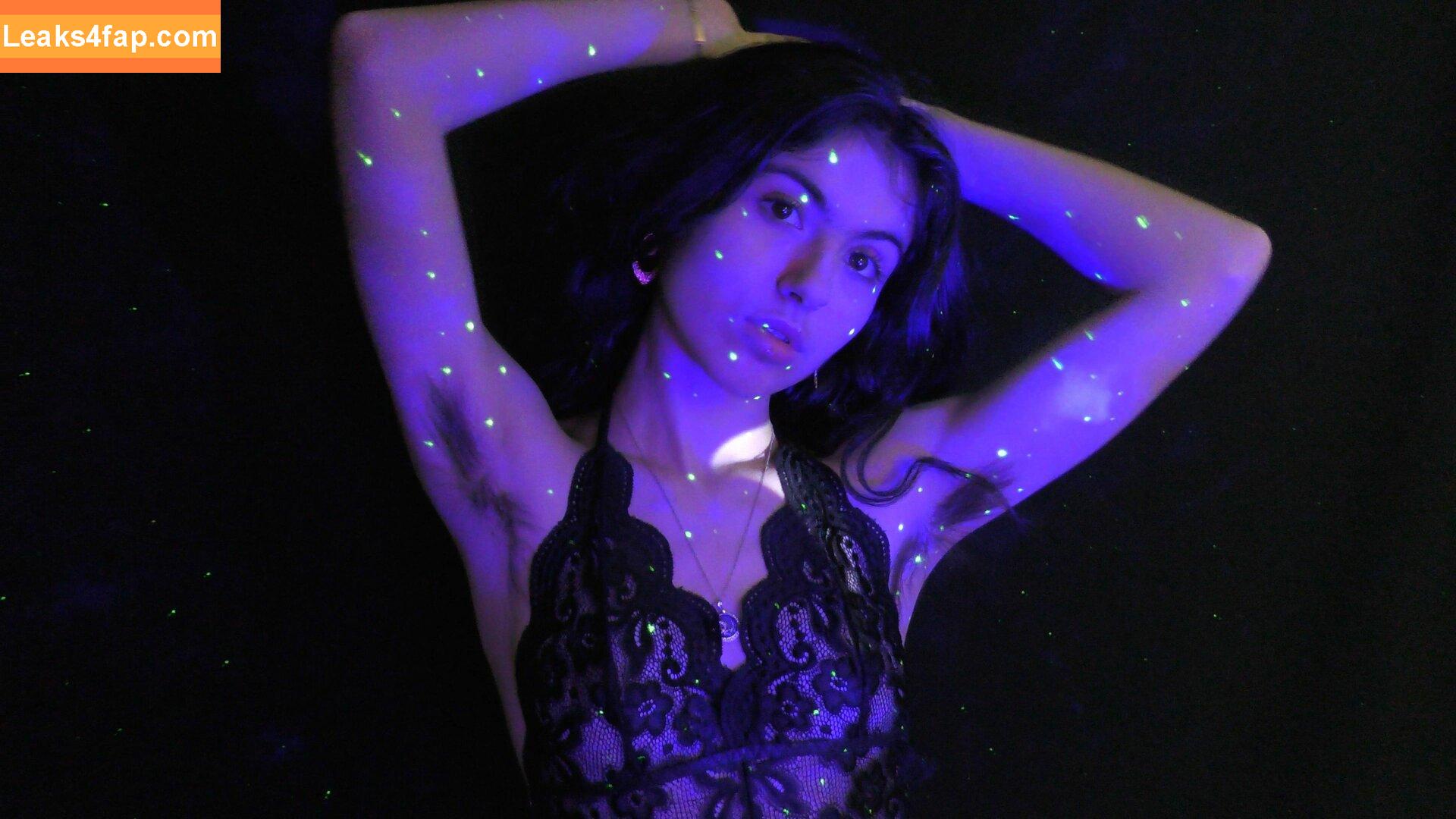 Hairy Women / HairyFairy420 / ig_naturals / pearlygirly06 leaked photo photo #4202