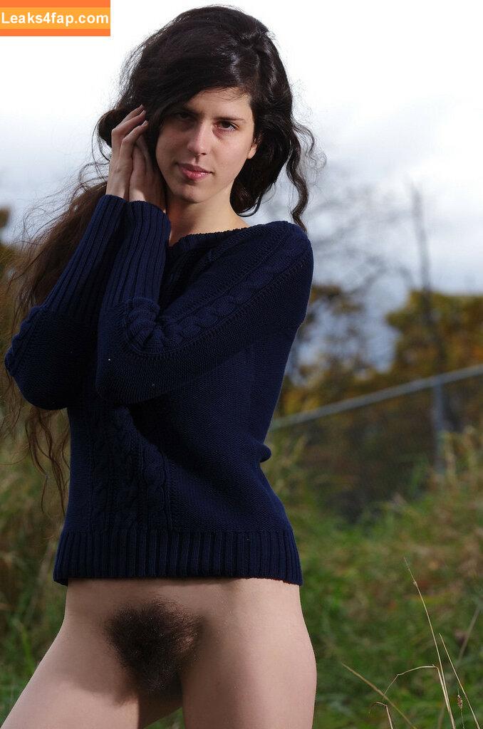 Hairy Women / HairyFairy420 / ig_naturals / pearlygirly06 leaked photo photo #4400