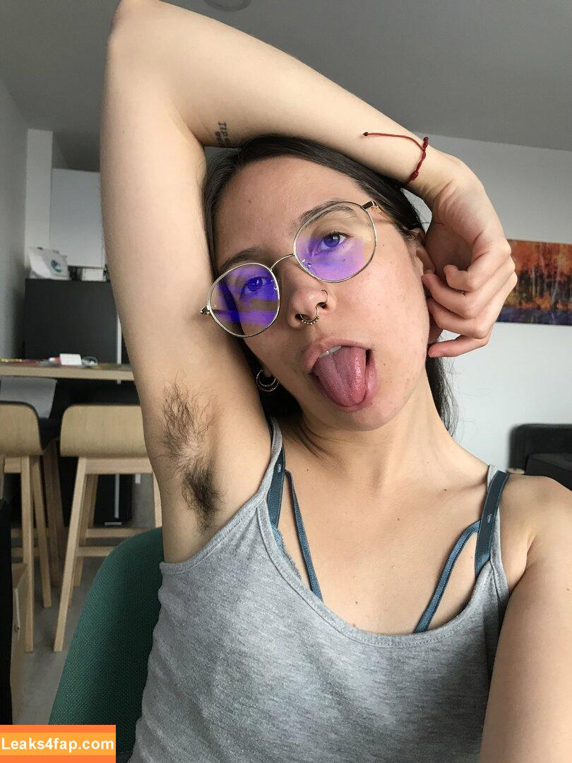 Hairy Women / HairyFairy420 / ig_naturals / pearlygirly06 leaked photo photo #4483