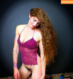 Hairy Women photo #4046