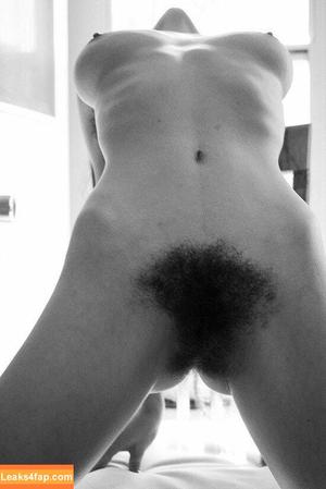 Hairy Women photo #4398