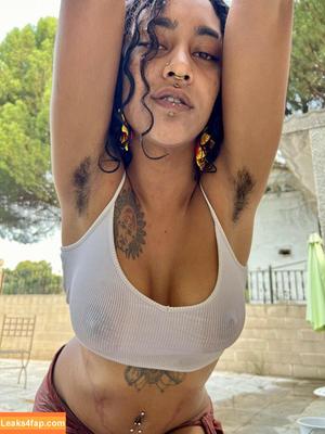 Hairy Women photo #4979