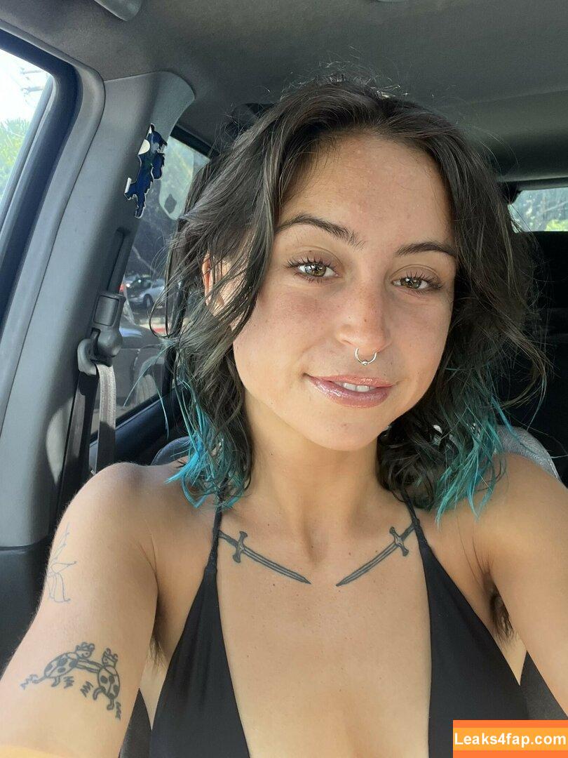 Hairy Women / HairyFairy420 / ig_naturals / pearlygirly06 leaked photo photo #5202