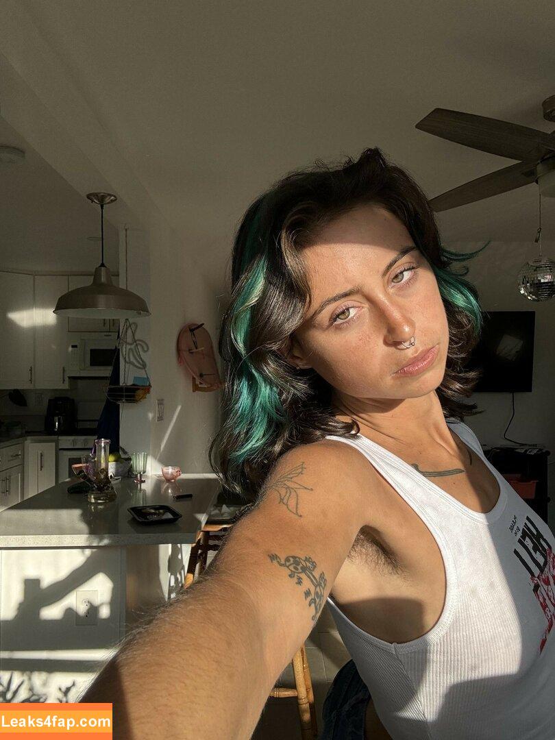 Hairy Women / HairyFairy420 / ig_naturals / pearlygirly06 leaked photo photo #5207