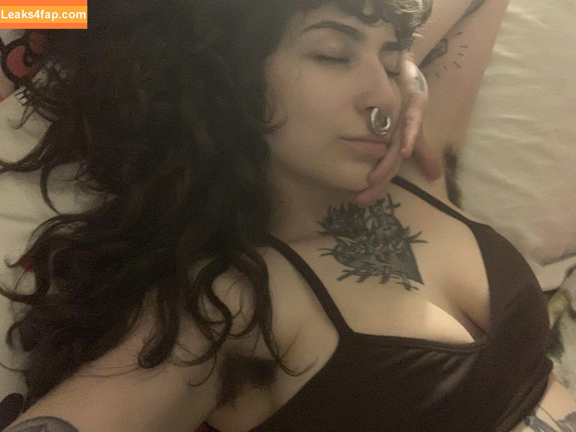 Hairy Women / HairyFairy420 / ig_naturals / pearlygirly06 leaked photo photo #5733