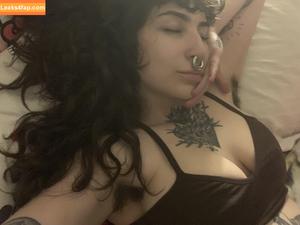 Hairy Women photo #5733