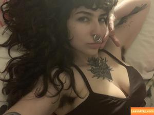 Hairy Women photo #5734