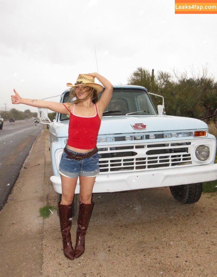 Haley Lu Richardson / haleyluhoo leaked photo photo #0435