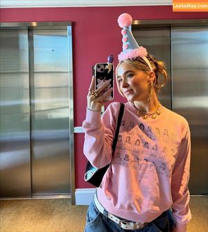 Haley Lu Richardson photo #0396