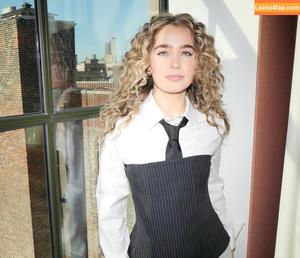 Haley Lu Richardson photo #0415