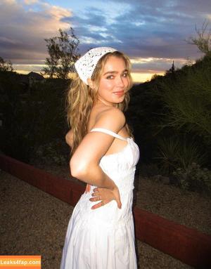Haley Lu Richardson photo #0430