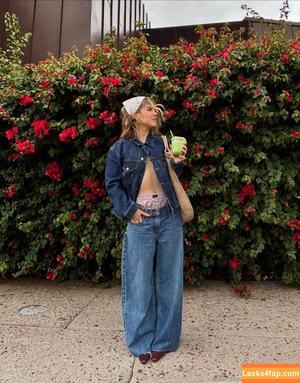 Haley Lu Richardson photo #0433