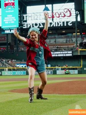 Haley Lu Richardson photo #0437