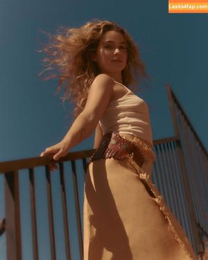 Haley Lu Richardson photo #0473