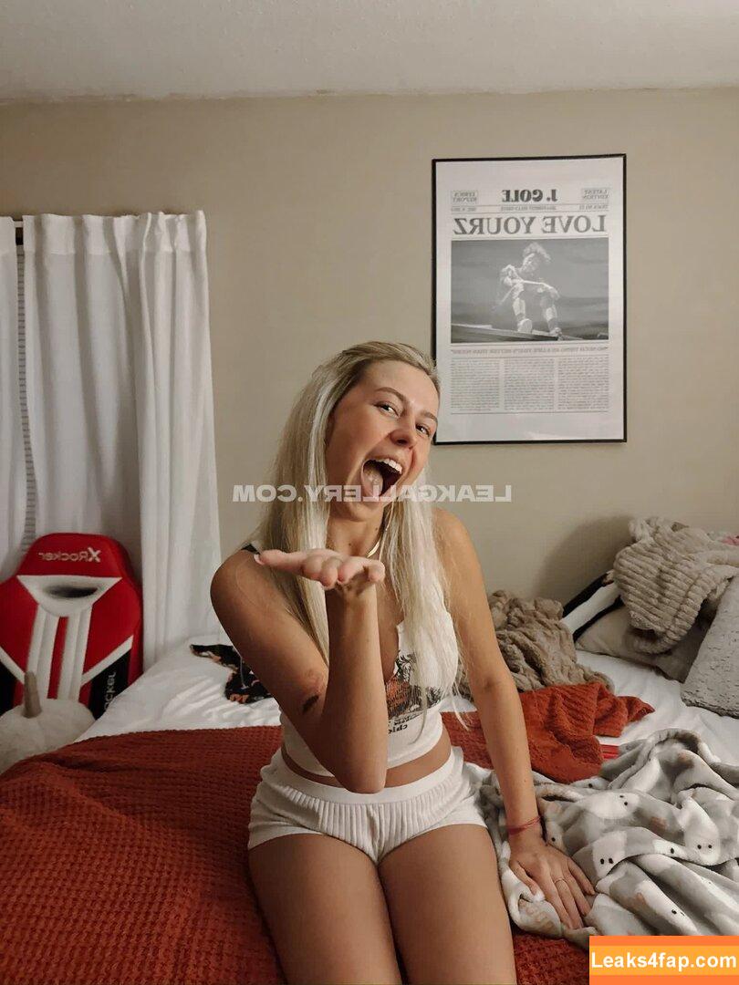 halieywelch /  leaked photo photo #0013