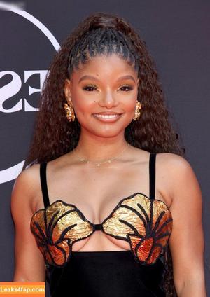 Halle Bailey фото #0856