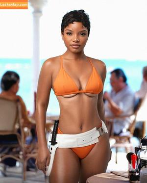 Halle Bailey фото #1058