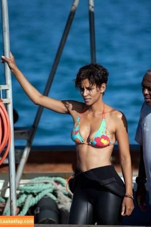 Halle Berry photo #0032